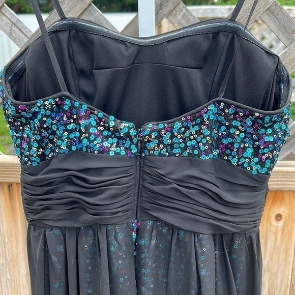 Hailey Logan for Adrianna Papell Sequined Mini With Cascading Overlay Size 3/4 - Picture 6 of 8
